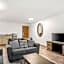 Econo Lodge Inn & Suites
