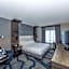 DoubleTree by Hilton North Charleston - Convention Center