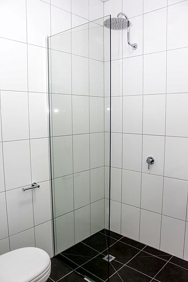 CROWN CENTRAL BUSINESS DISTRICT Motel