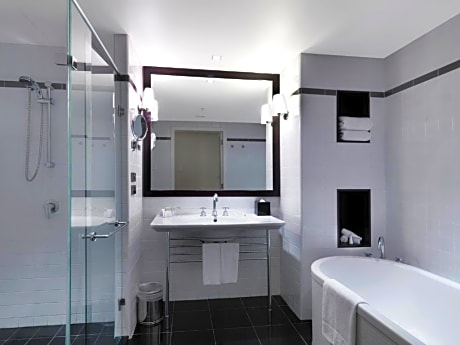 Deluxe Double Double Room