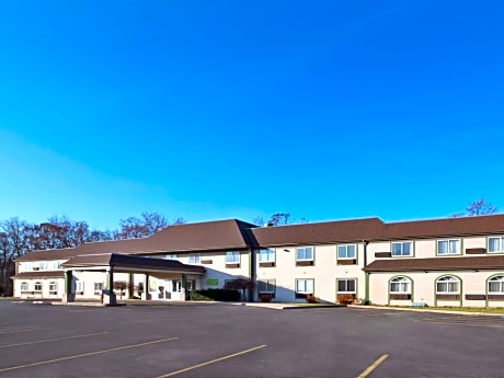 Econo Lodge Whitehall Near Blue Lake Fine Arts Camp