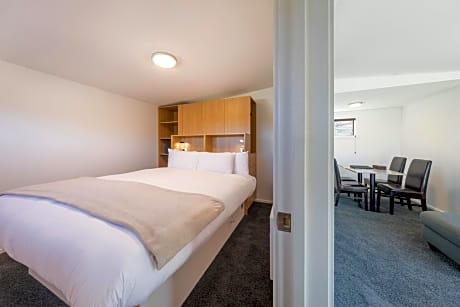 Apartment with Mountain View