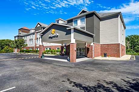 La Quinta Inn & Suites by Wyndham Stonington