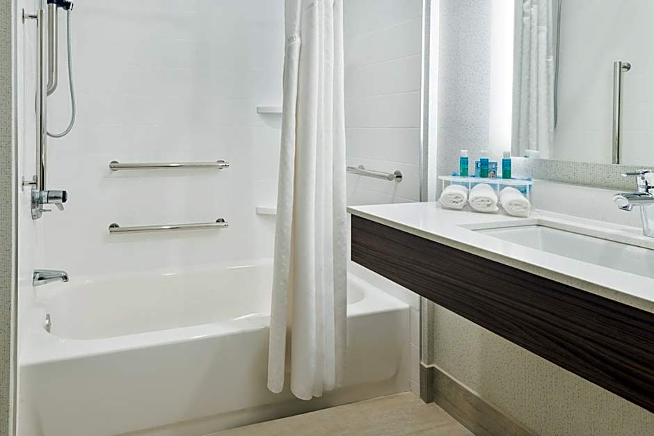Holiday Inn Express Hotel & Suites Bentonville By IHG