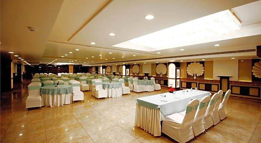 Pinnacle by Click Hotels, Lucknow