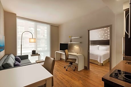 1 King Hearing Accessible Suite Nonsmoking Vis Fire Alarm/door/phn Alert-kitchen-sofabed Comp Wi-fi-