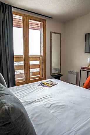 Family Room with Mountain View