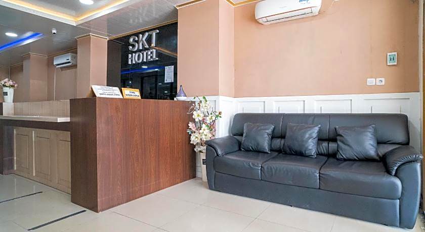 RedDoorz Plus Syariah near Pasar Turi