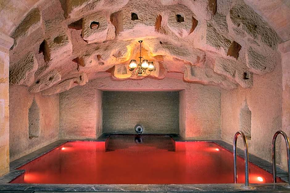Cappa Via Cave Hotel