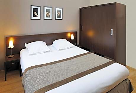 One-Bedroom Apartment (4 Adults)
