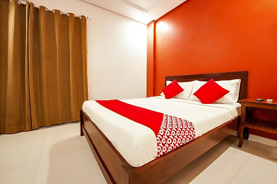 402 Royale Parc Hotel