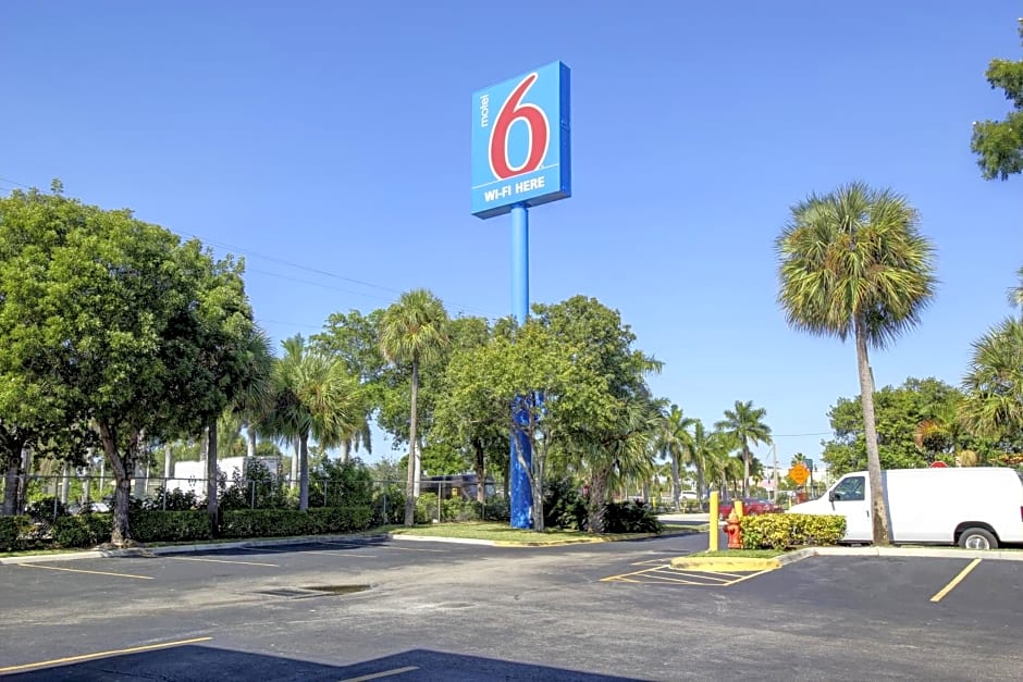 Motel 6-Lantana, FL