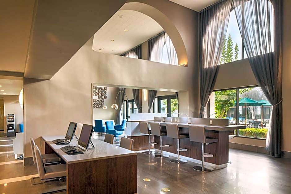 DoubleTree By Hilton Newark - Fremont