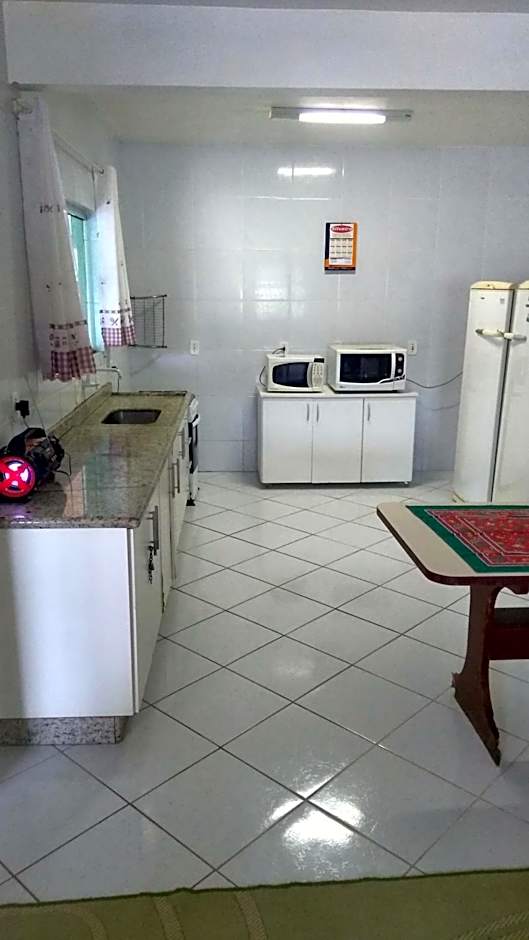 Gênesis Beach Hostel! Quartos compartilhados e privativos na Pinheira