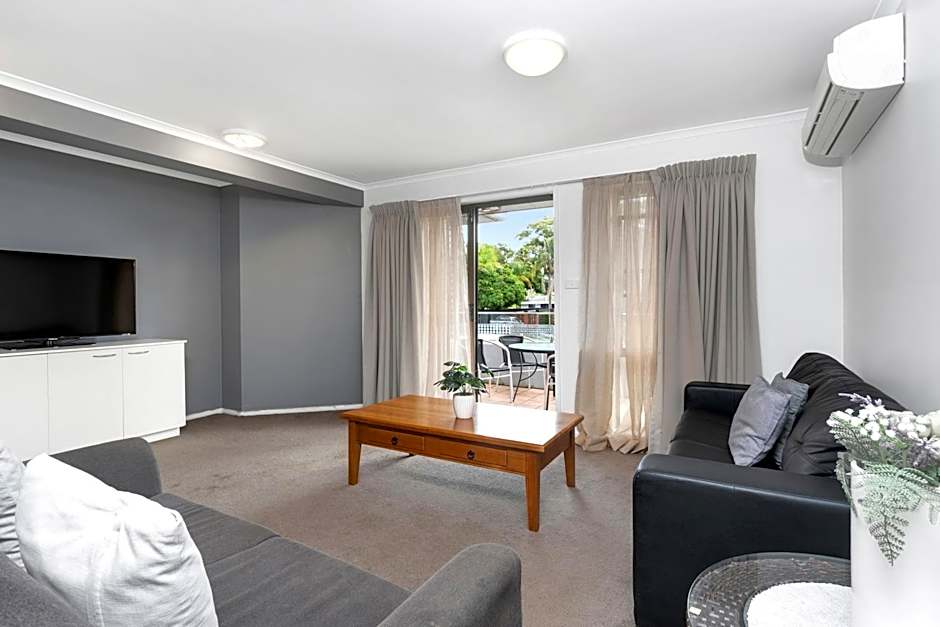 Peninsula Nelson Bay Motel and Serviced Apartments