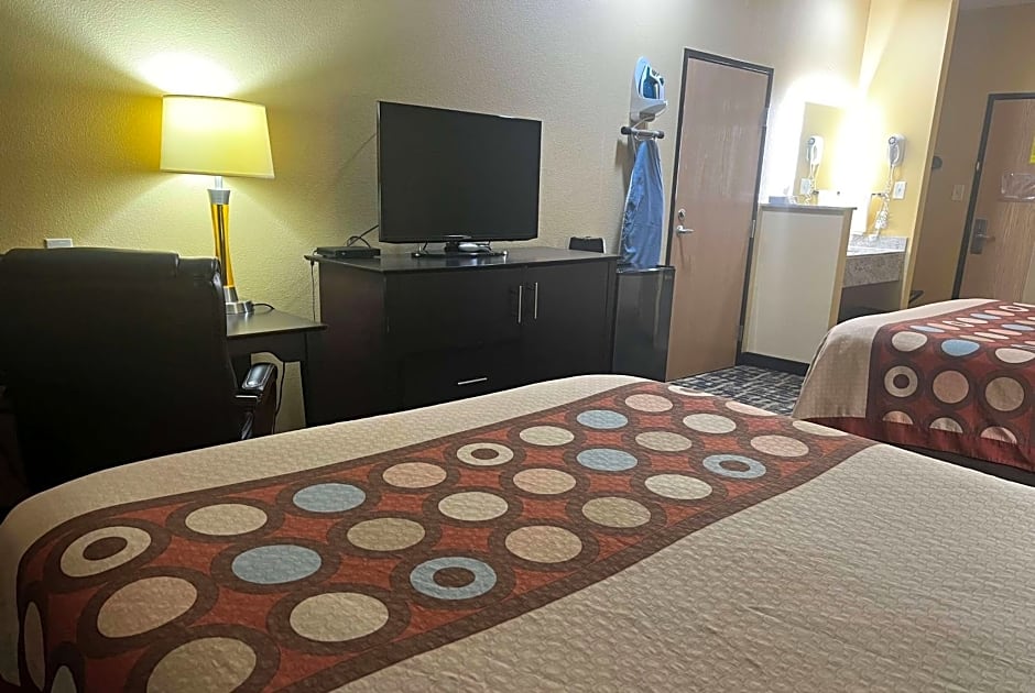 Super 8 by Wyndham Pasadena