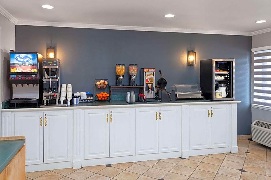 La Quinta Inn & Suites by Wyndham Cleveland Independence
