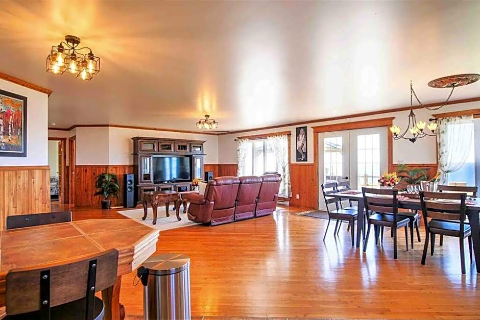 The Simeon - Upscale Bay Views by Doorbed