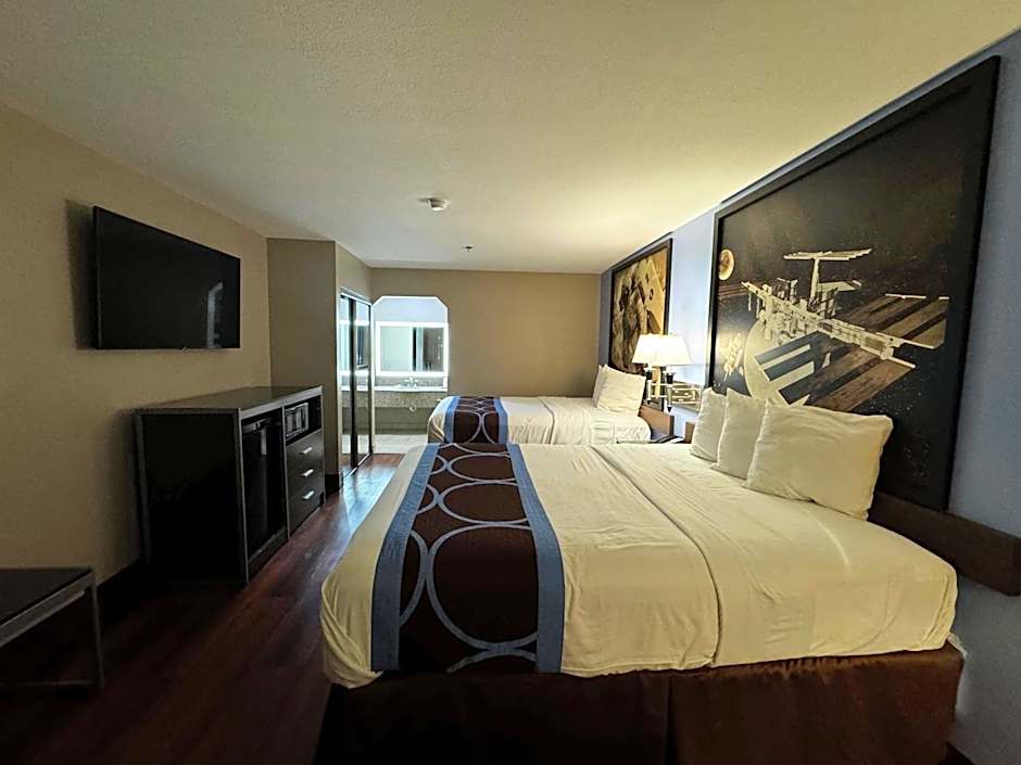 Photo 1 of 10 of 2 Queen Beds, Nonsmoking, 1st Floor