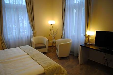 Deluxe Double Room with Bath