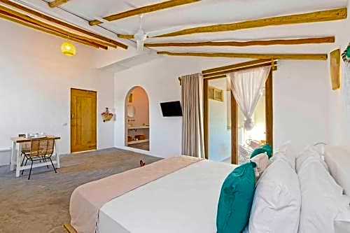 Punta Blanca Beachfront Suites
