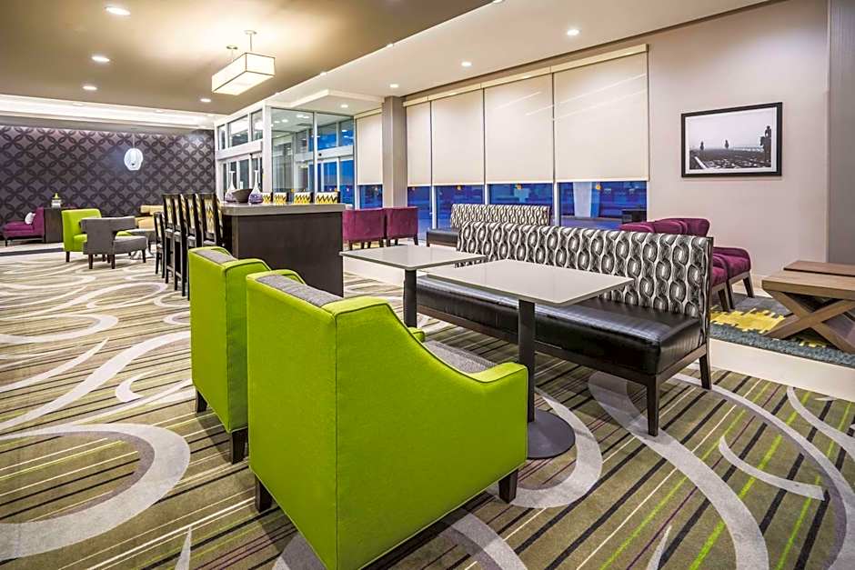 La Quinta Inn & Suites by Wyndham Clifton Park