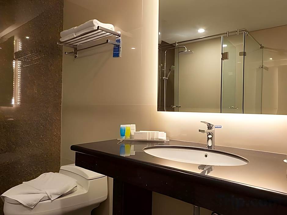 Avenzel Hotel & Convention Cibubur