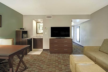 One-Bedroom King Suite - Mobility/Hearing Accessible