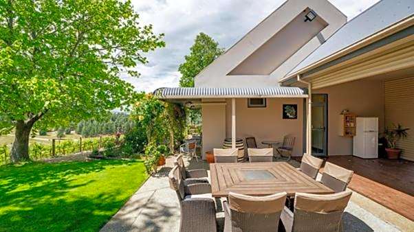 Hawkdun Rise Vineyard & Accommodation