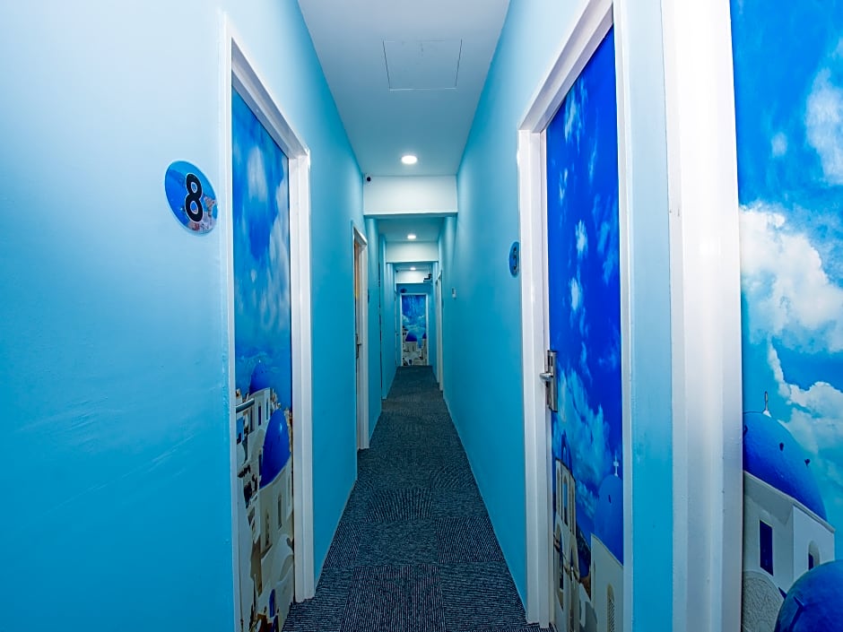 Santorini Hotel Melaka by ZUZU