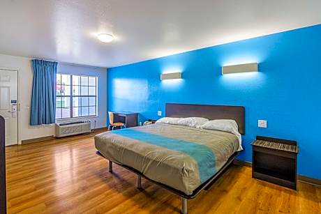 Deluxe King Room - Smoking