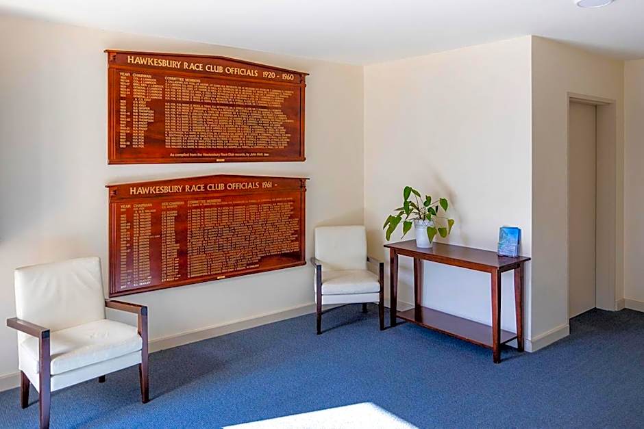 Hawkesbury Race Club Motel