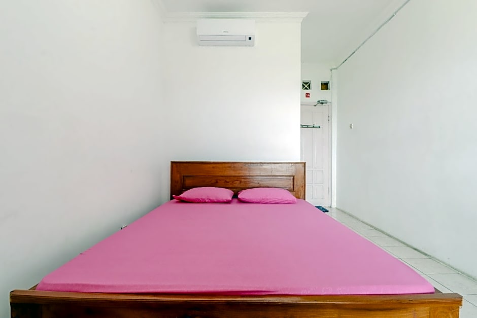 Adinda Beach Hotel and Villa