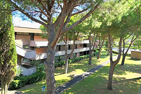 IssTravel, Holiday Homes in Marina di Bibbona from 400 to 900 meters from the sea, apartments 6 beds with private outdoor area