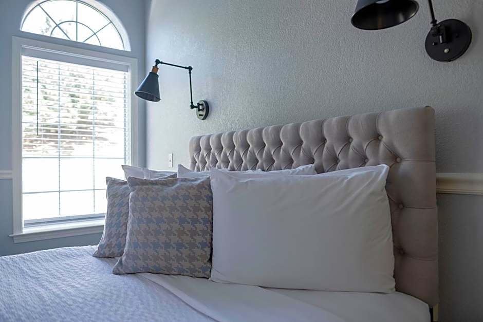 Hounds Tooth Inn