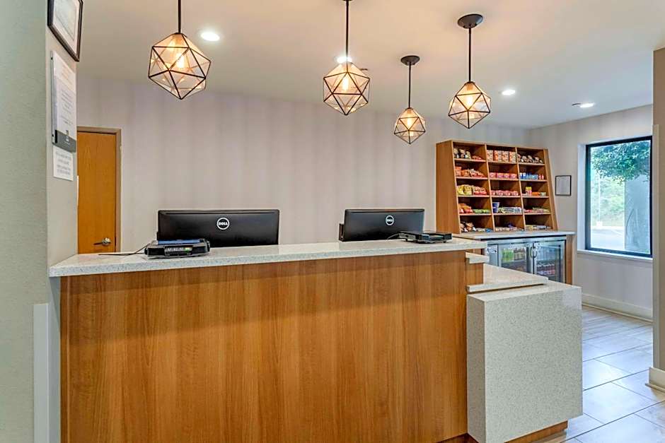 Quality Inn & Suites Chattanooga West near Lookout Mountain