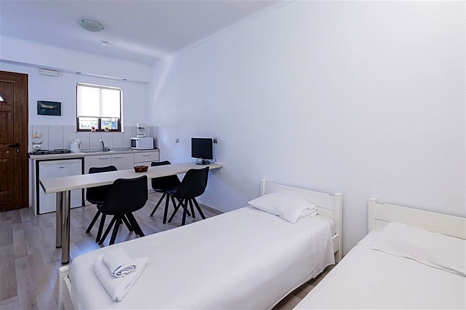 Terinikos Sunny Garden Hotel & Junior Suites