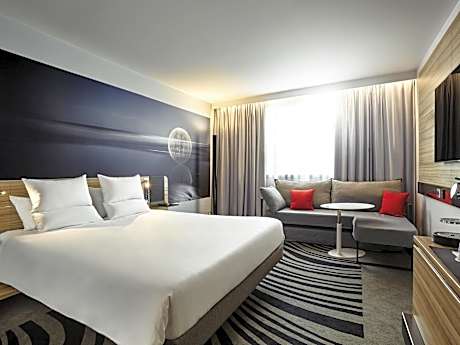 Executive Queen Room With Sofa Bed