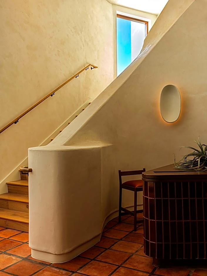 Casa Loma Beach Hotel