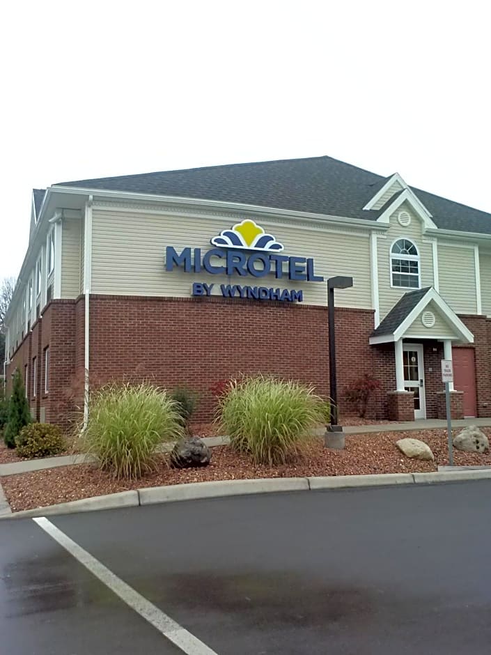Microtel Inn & Suites By Wyndham Chili/Rochester Airport