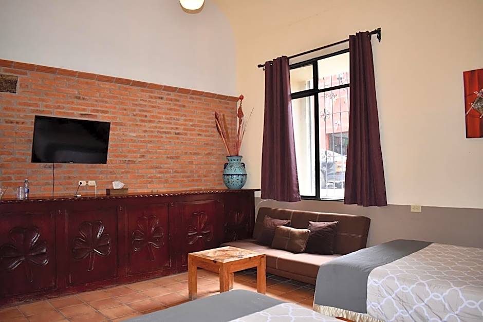 Hotel Ana Catalina and Suites