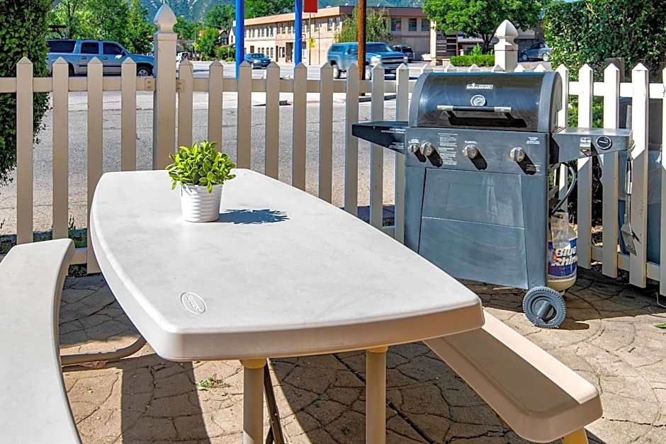 Econo Lodge Inn & Suites Durango