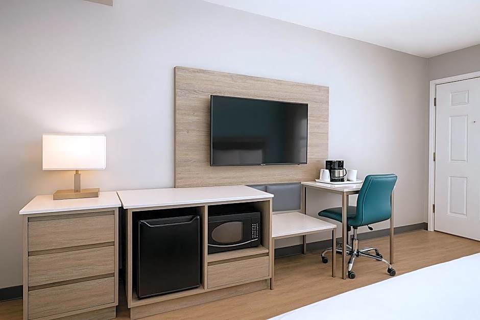 Travelodge by Wyndham LAX South