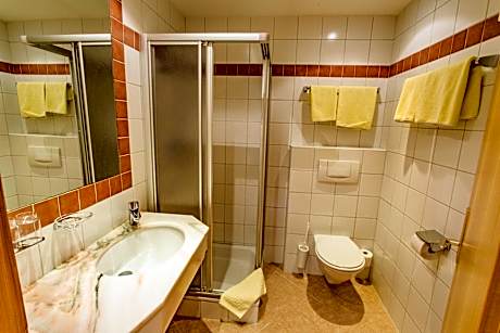 Apartment with Mountain View