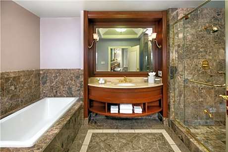 1 King Bed Executive Floor Lakeview