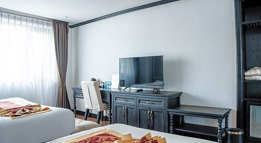 Aaron Riverview Hotel