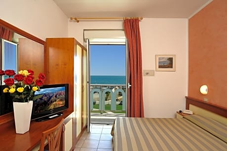 Double or Twin Room with Sea View