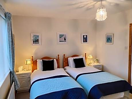 Twin Room with Shower