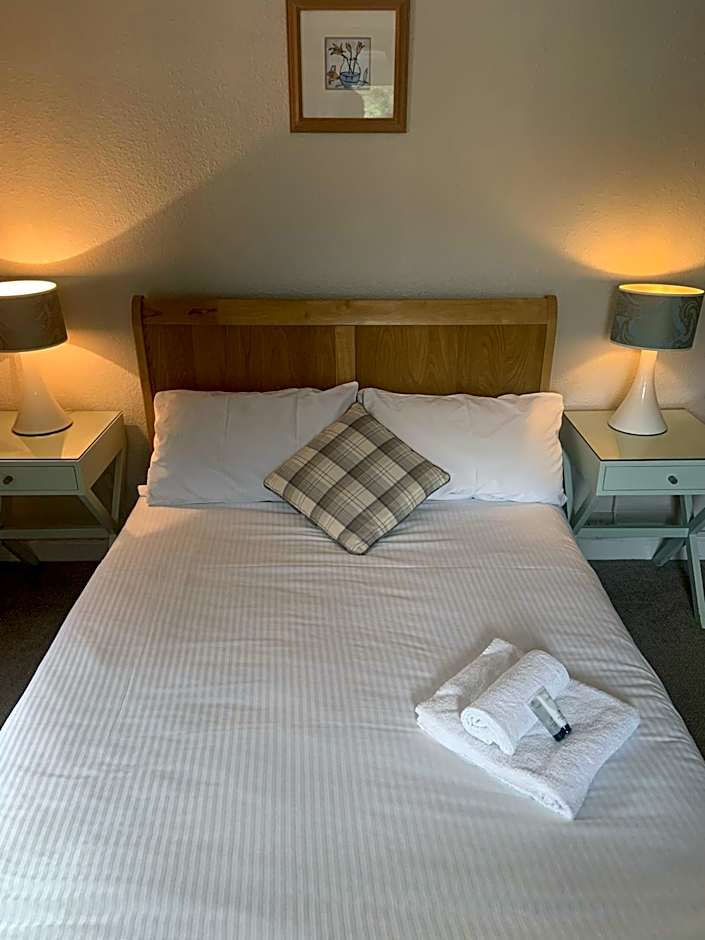 The Halfway House Pub and Kitchen