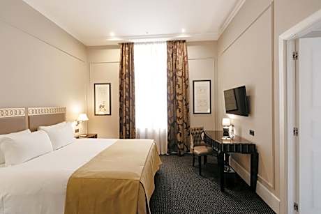 Deluxe Queen Room